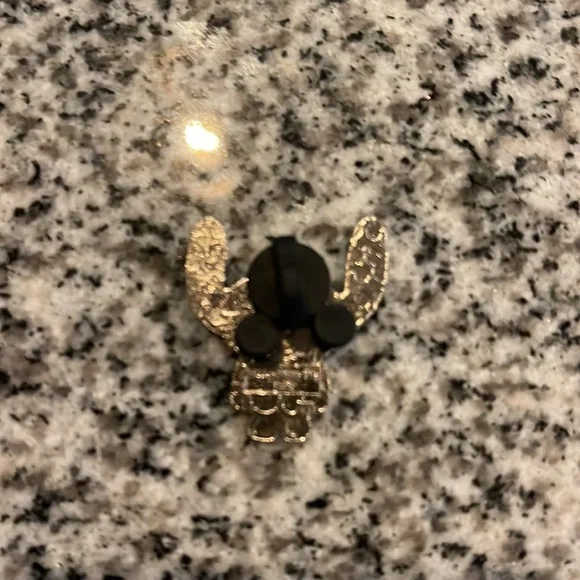 Disney pin - Picture 2 of 2